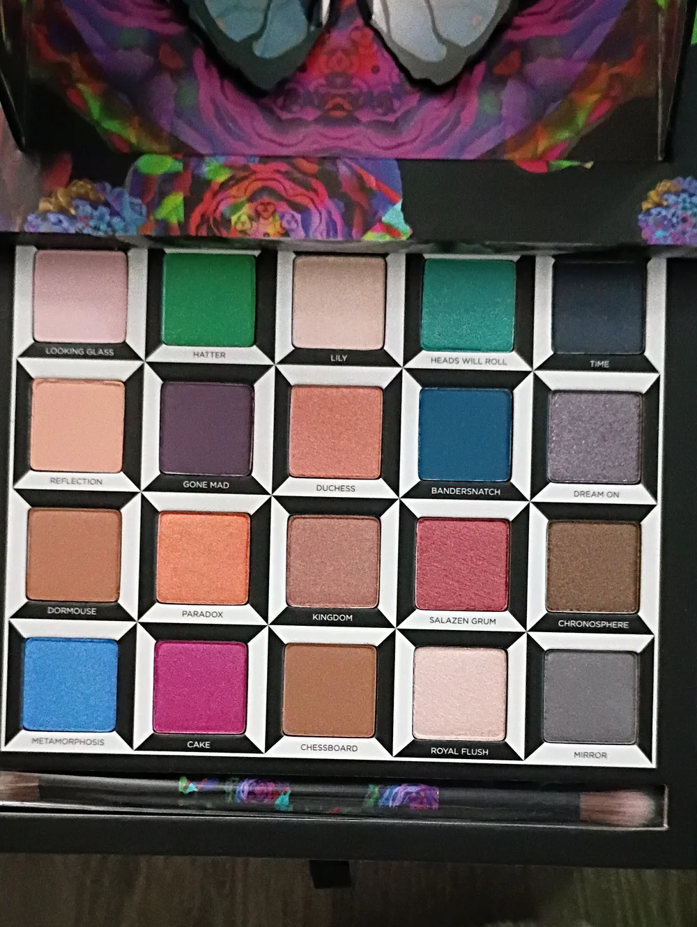 URBAN DECAY IN COLLABORATION WITH DISNEY..ALICE THROUGH THE LOOKING GLASS